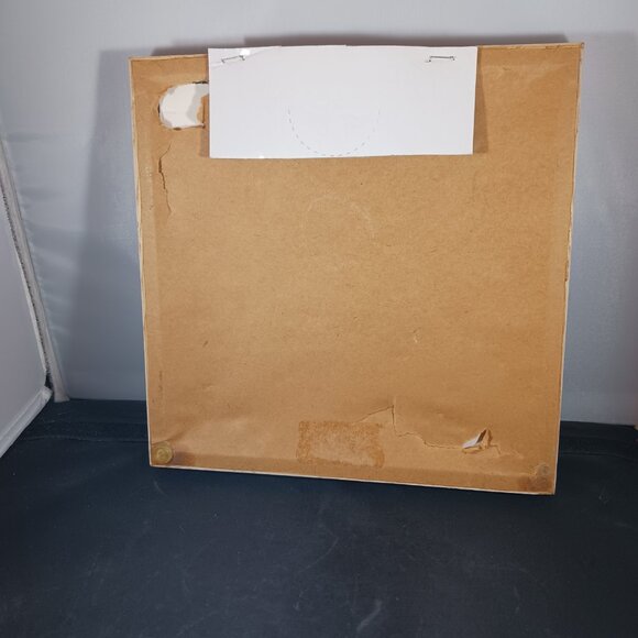 Vintage 80's Heart Wreath Monogram Stitch "R" Sign 9in x 9in - Picture 3 of 8